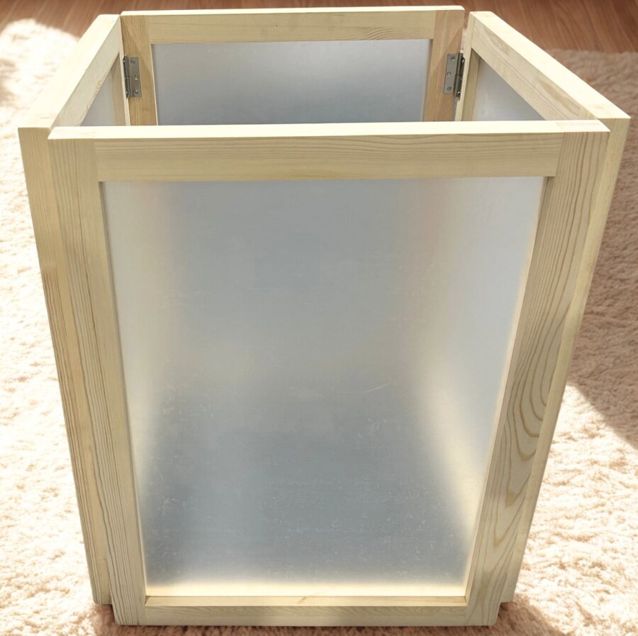 Holzgehege Plexiglas natur