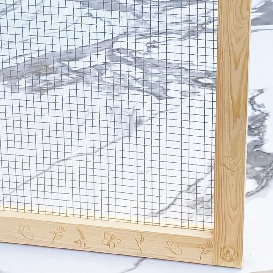 Holzgehege Metallgitter natur