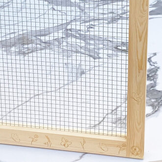 Holzgehege Metallgitter natur