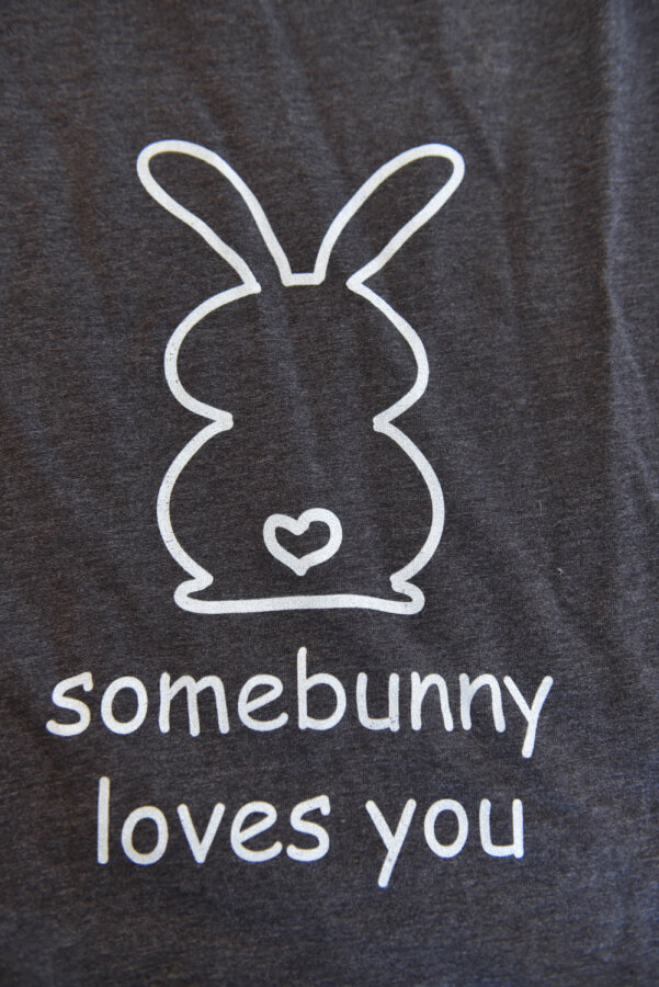 T-Shirt somebunny loves you